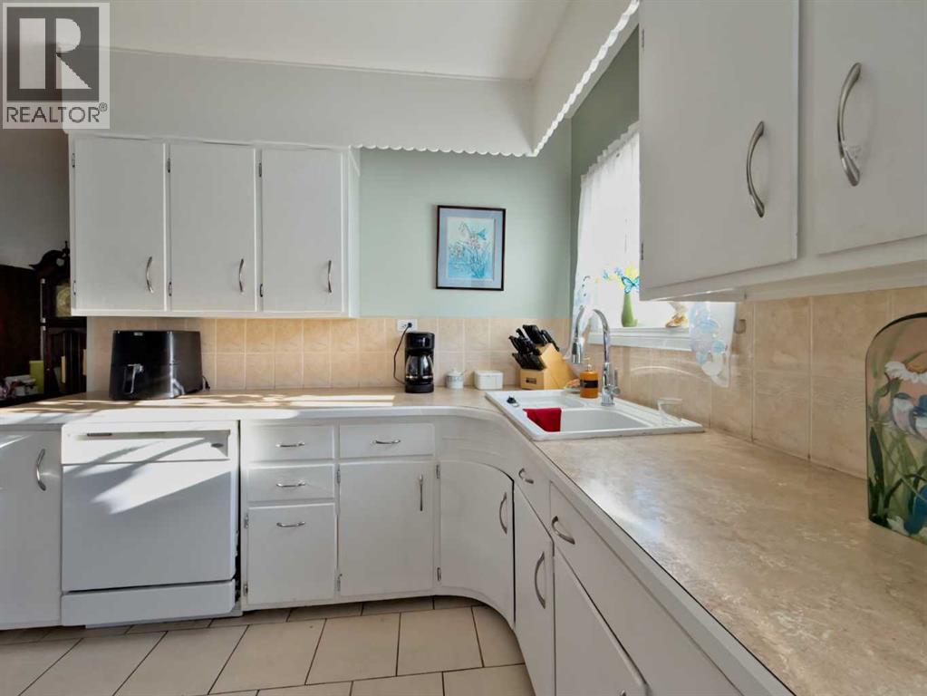 12718 21 Avenue, Blairmore, Alberta  T0K 0E0 - Photo 10 - A2281765