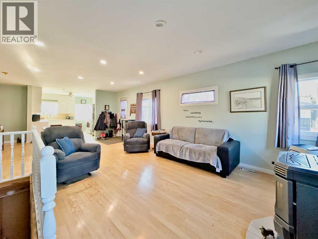 12718 21 Avenue, Blairmore, Alberta  T0K 0E0 - Photo 5 - A2281765