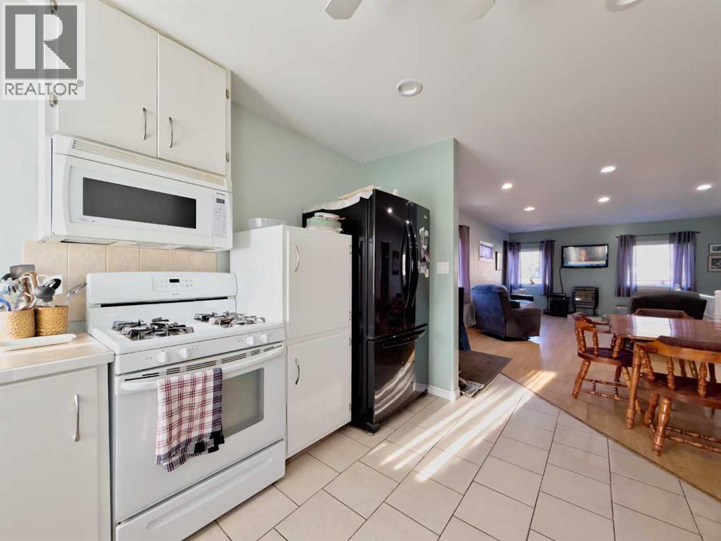 12718 21 Avenue, Blairmore, Alberta  T0K 0E0 - Photo 11 - A2281765