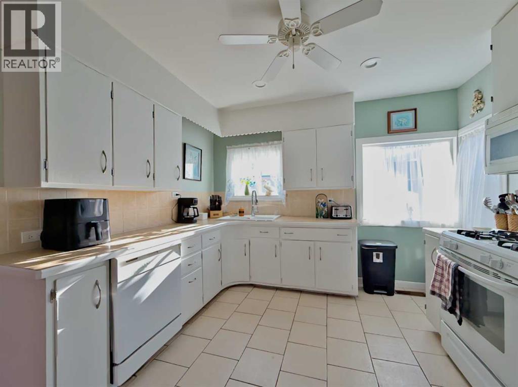 12718 21 Avenue, Blairmore, Alberta  T0K 0E0 - Photo 9 - A2281765