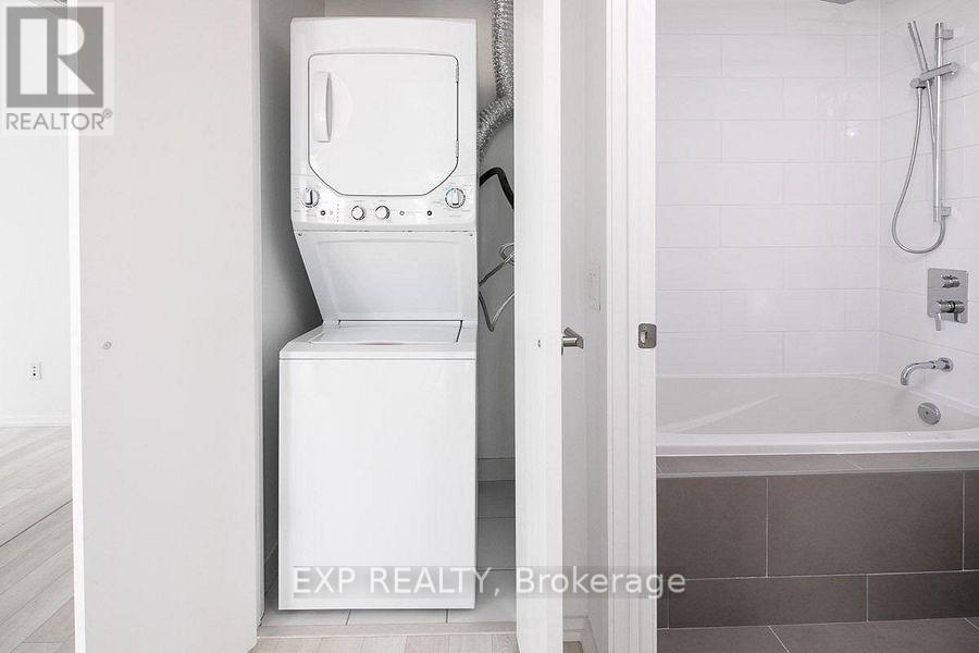 2205 - 197 Yonge Street, Toronto, Ontario  M5B 1M4 - Photo 13 - C12744506