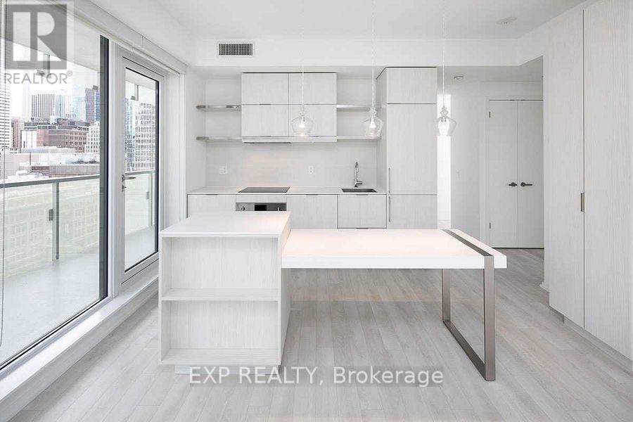 2205 - 197 Yonge Street, Toronto, Ontario  M5B 1M4 - Photo 7 - C12744506