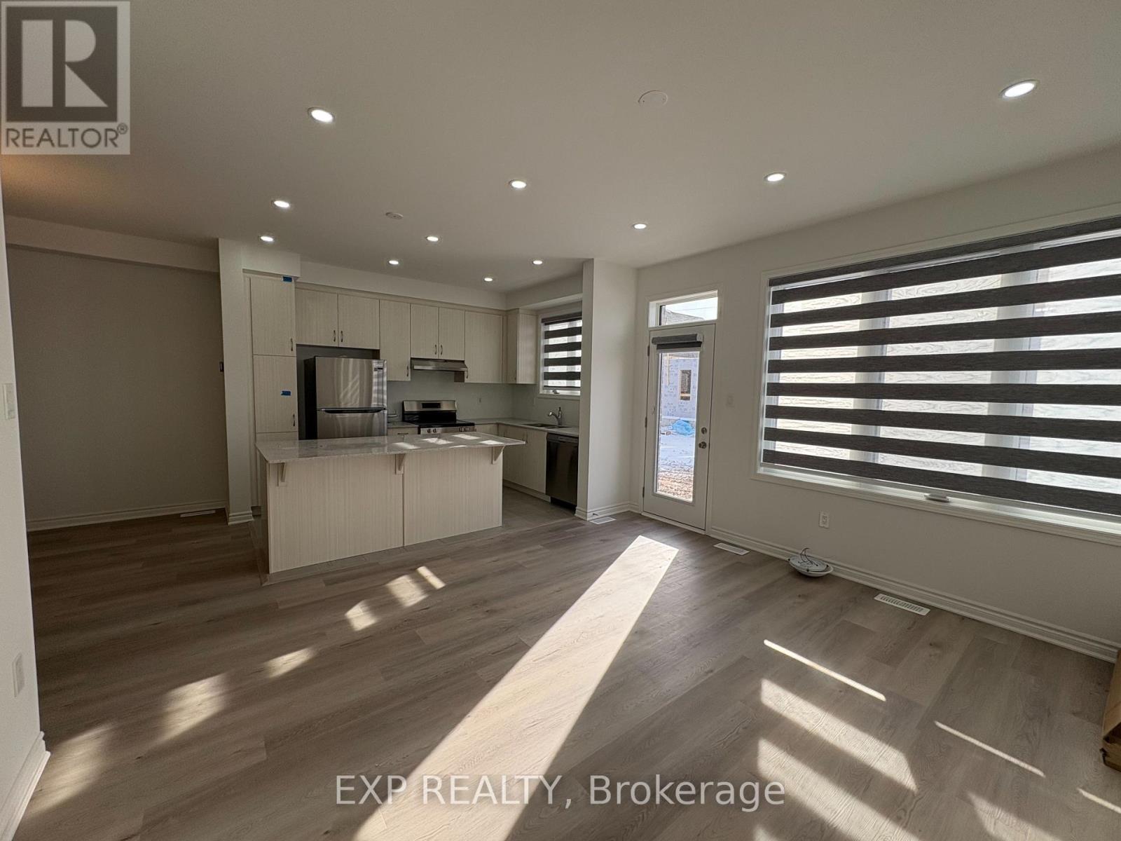 1344 Hearns Place Ne, Milton, Ontario  L9E 2J7 - Photo 3 - W12744514