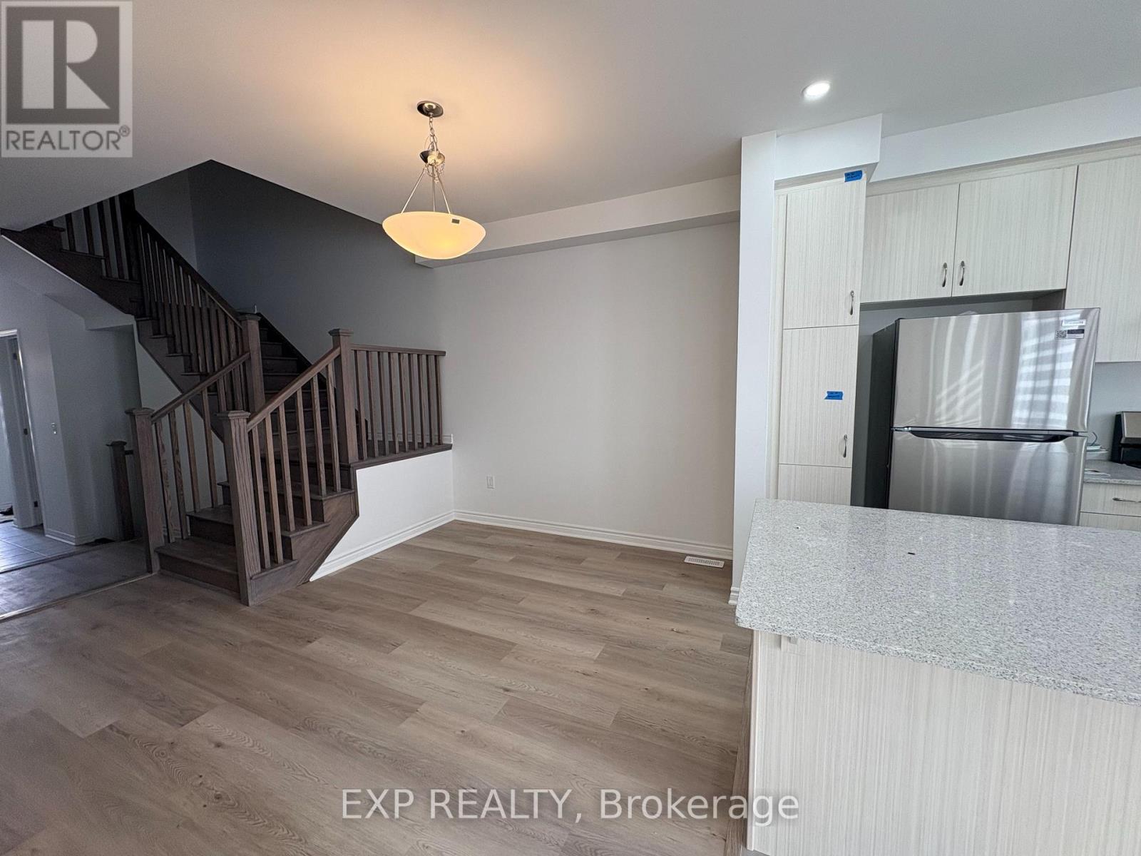 1344 Hearns Place Ne, Milton, Ontario  L9E 2J7 - Photo 5 - W12744514