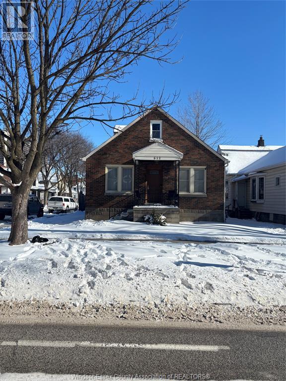 512 Bruce, Windsor, Ontario  N9A 4W8 - Photo 1 - 26002200