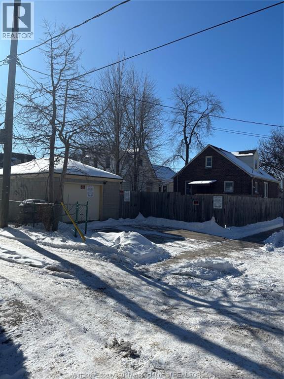 512 Bruce, Windsor, Ontario  N9A 4W8 - Photo 3 - 26002200