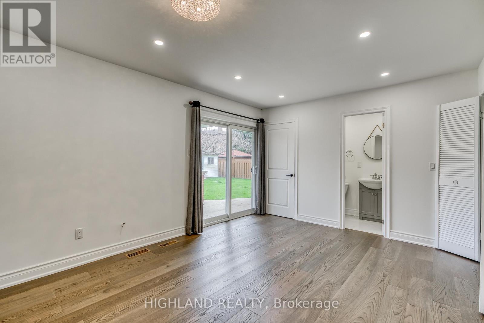 277 Morden Road, Oakville, Ontario  L6K 2S2 - Photo 7 - W12744522