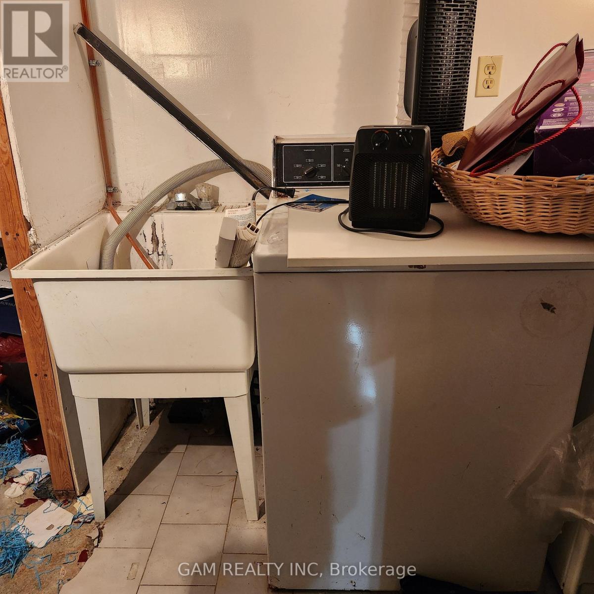 Bsmt - 305 Macedonia Crescent, Mississauga, Ontario  L5B 3J7 - Photo 18 - W12744546