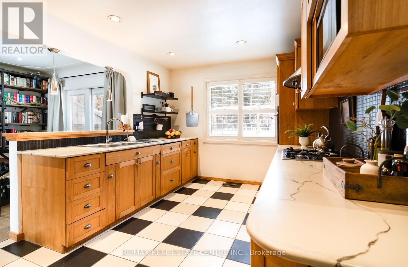 3 Fallsview Road, Hamilton, Ontario  L9H 5J7 - Photo 7 - X12744520