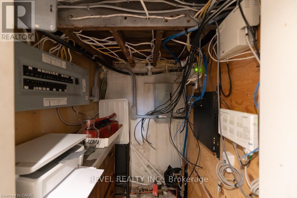 Main - 1441 Main Street E, Hamilton, Ontario  L8K 1C4 - Photo 13 - X12744526