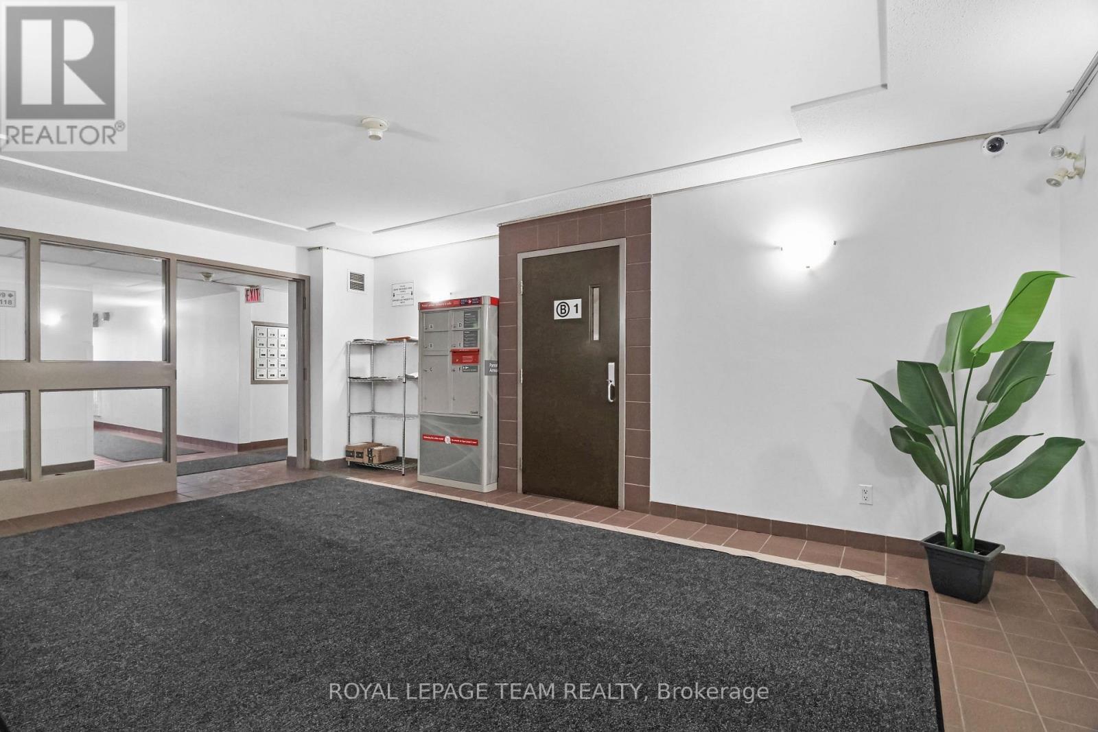 270 Brittany Drive, Ottawa, Ontario  K1K 0R8 - Photo 3 - X12744558