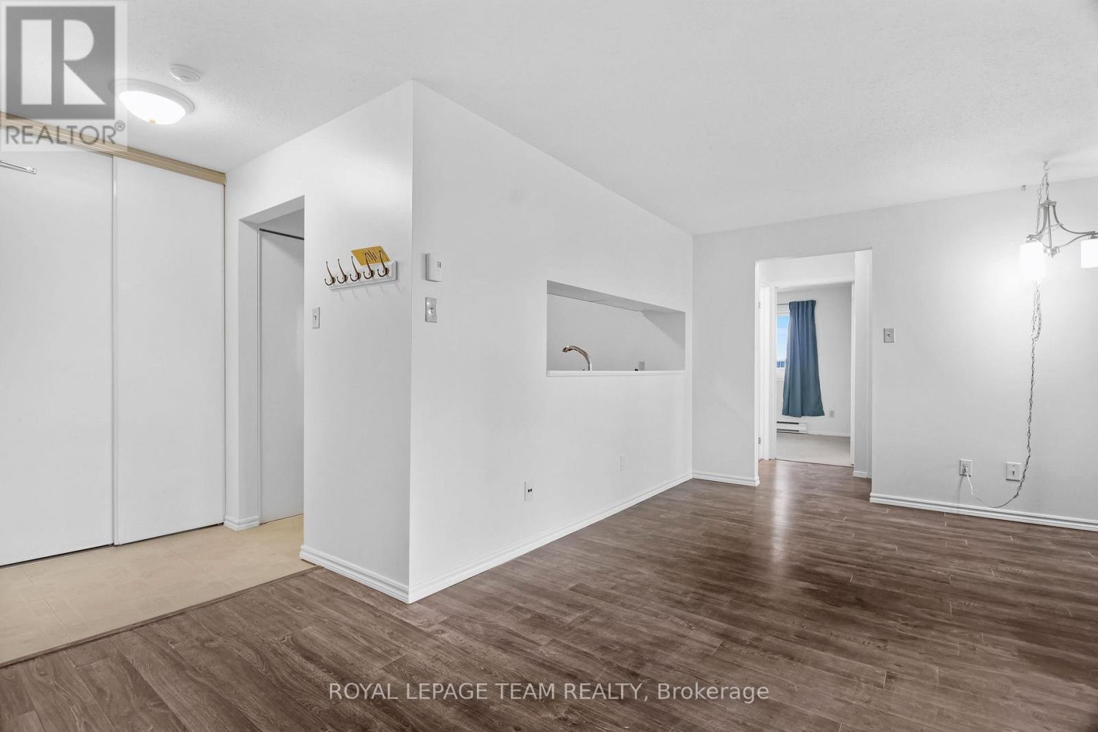 270 Brittany Drive, Ottawa, Ontario  K1K 0R8 - Photo 6 - X12744558