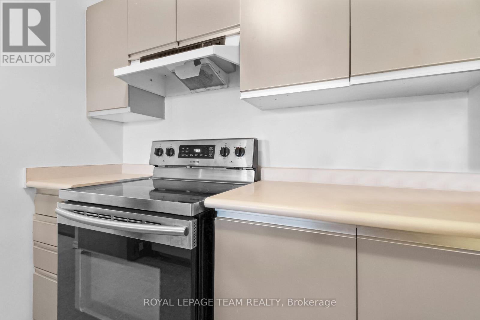 270 Brittany Drive, Ottawa, Ontario  K1K 0R8 - Photo 7 - X12744558