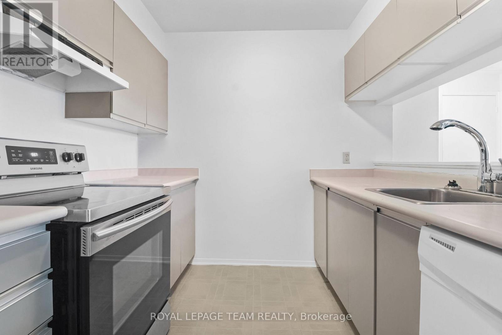 270 Brittany Drive, Ottawa, Ontario  K1K 0R8 - Photo 9 - X12744558