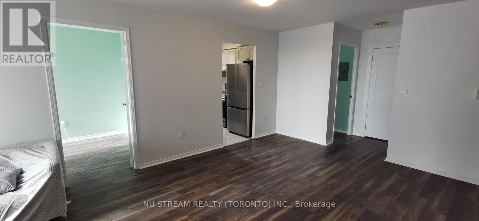 902 - 3 Pemberton Avenue, Toronto, Ontario  M2M 4M1 - Photo 2 - C12744560