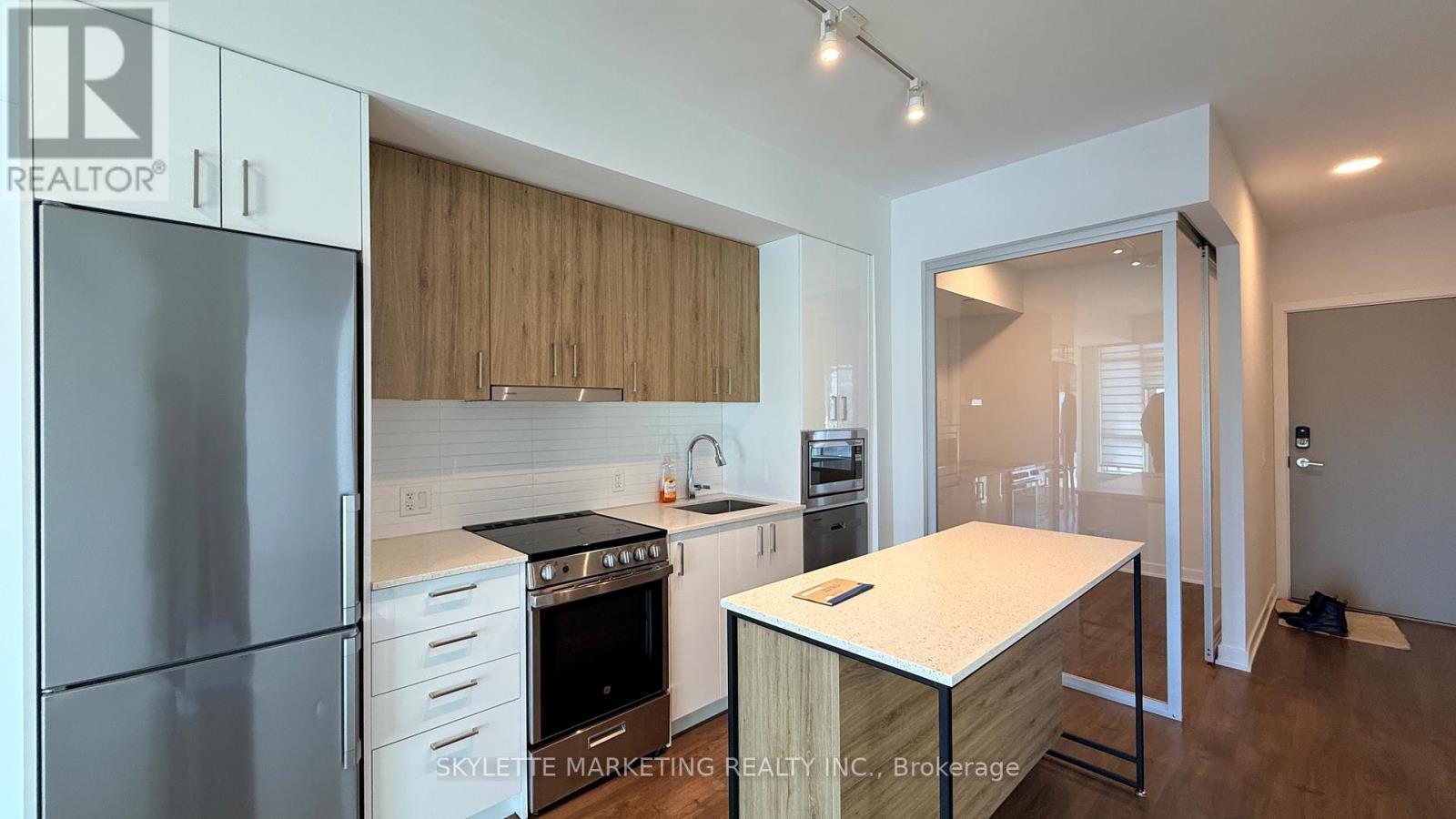 604 - 30 UPPER MALL WAY, Vaughan, Ontario