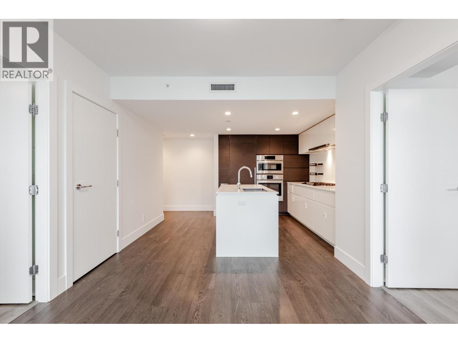 Listing Picture 12 of 32 : 1101 6900 PEARSON WAY, Richmond / 烈治文 - 魯藝地產 Yvonne Lu Group - MLS Medallion Club Member