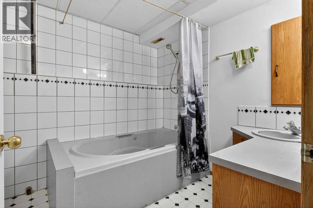 40 Erin Circle Se, Calgary, Alberta  T2B 3H9 - Photo 26 - A2273908