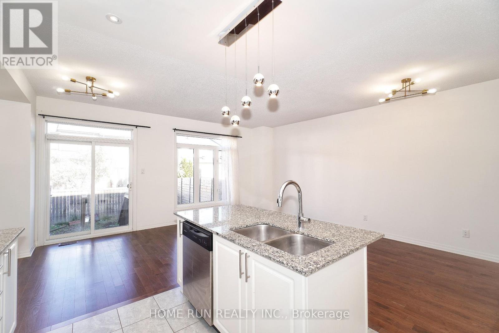 118 Overberg Way, Ottawa, Ontario K2S 0V9 - Photo 12 - X12744586