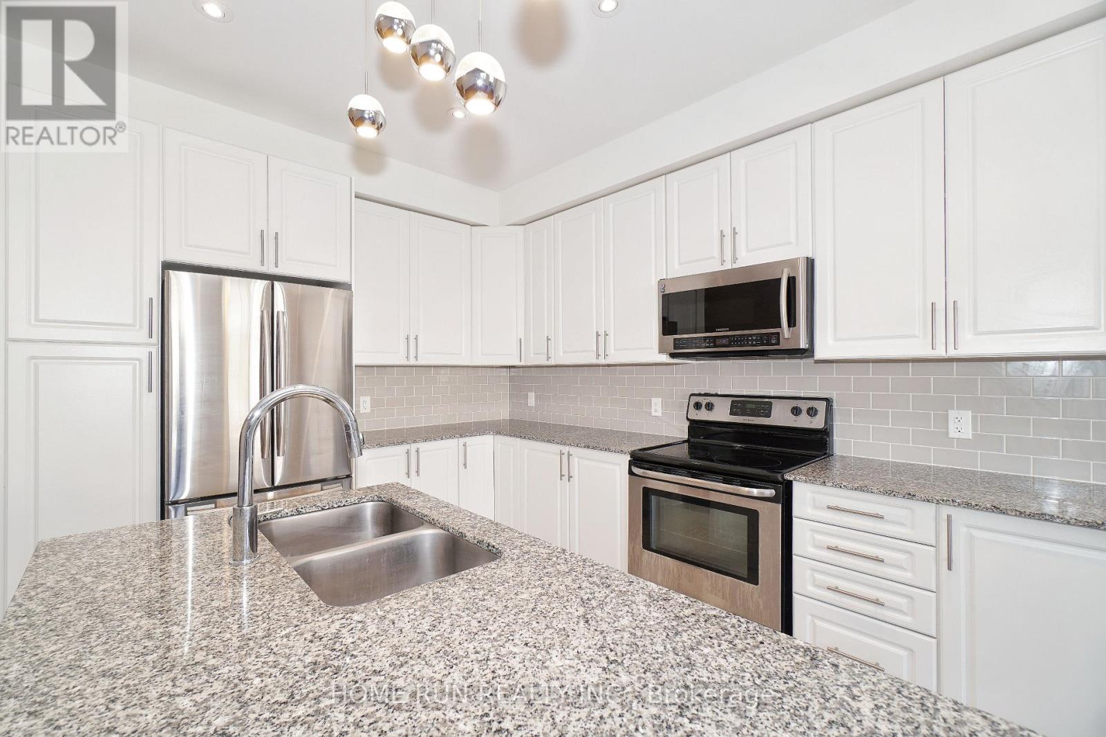 118 Overberg Way, Ottawa, Ontario K2S 0V9 - Photo 14 - X12744586