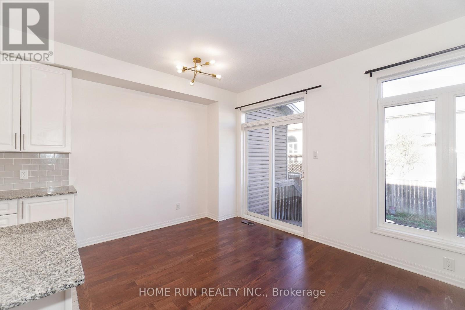 118 Overberg Way, Ottawa, Ontario K2S 0V9 - Photo 7 - X12744586