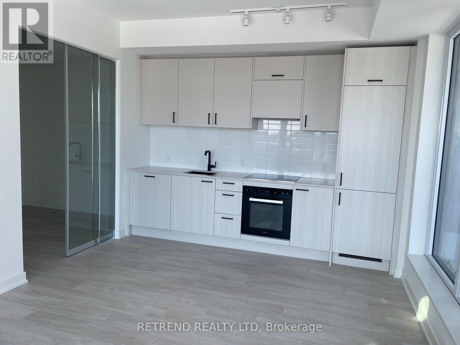 1002 - 1 Quarrington Lane, Toronto, Ontario  M3C 0S4 - Photo 2 - C12744580