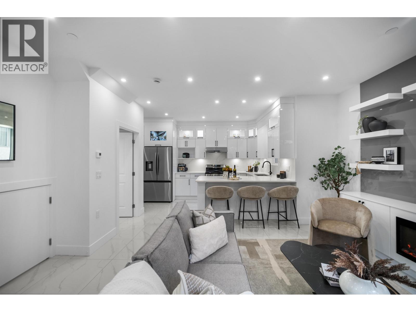 2076 E 50th Avenue, Vancouver, British Columbia  V5P 1V3 - Photo 2 - R3085075