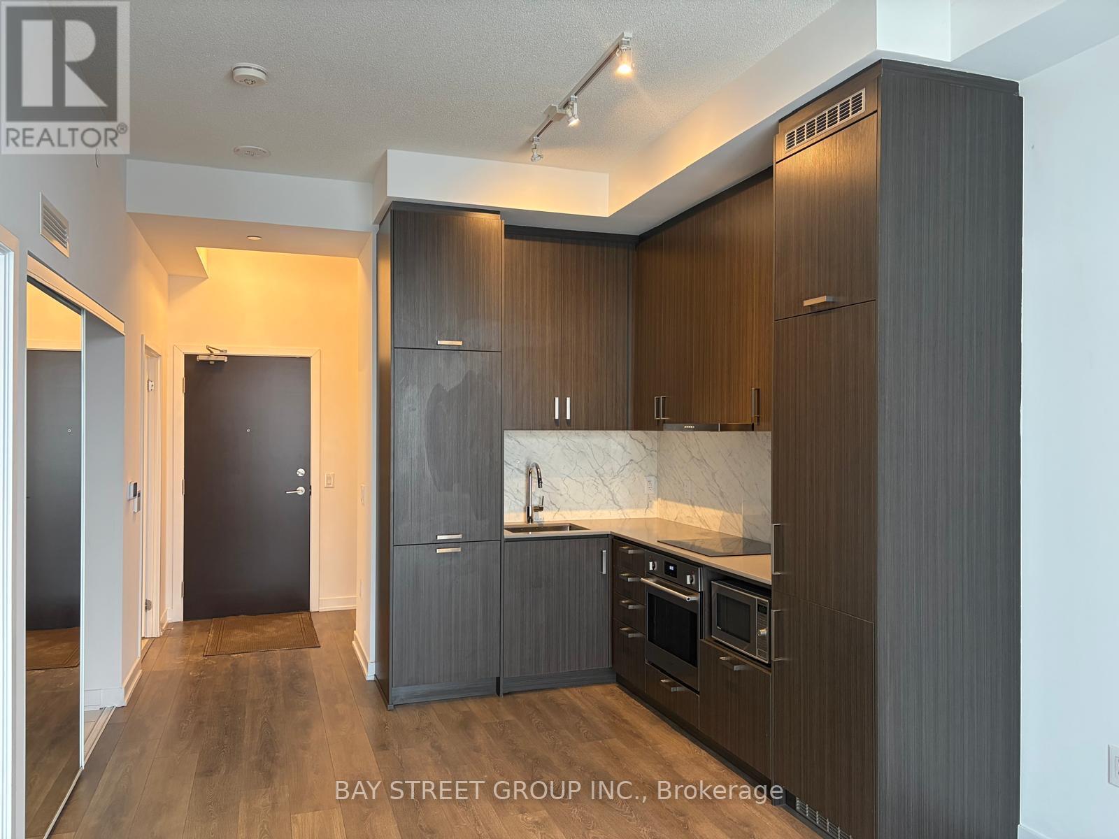 511 - 60 Honeycrisp Crescent, Vaughan, Ontario  L4K 0N5 - Photo 2 - N12744626