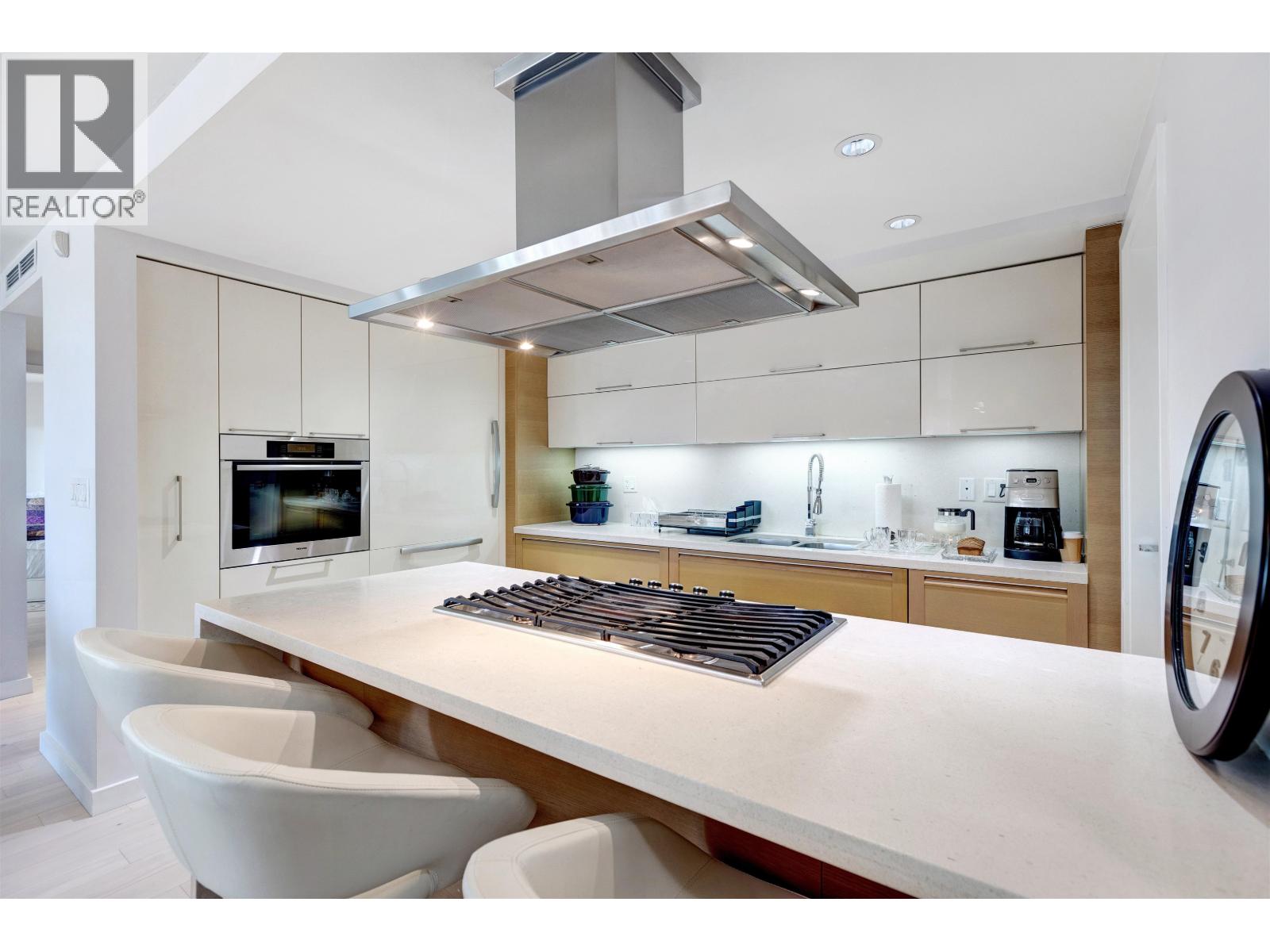 305 8 Smithe Mews, Vancouver, British Columbia  V6B 0A5 - Photo 6 - R3001108