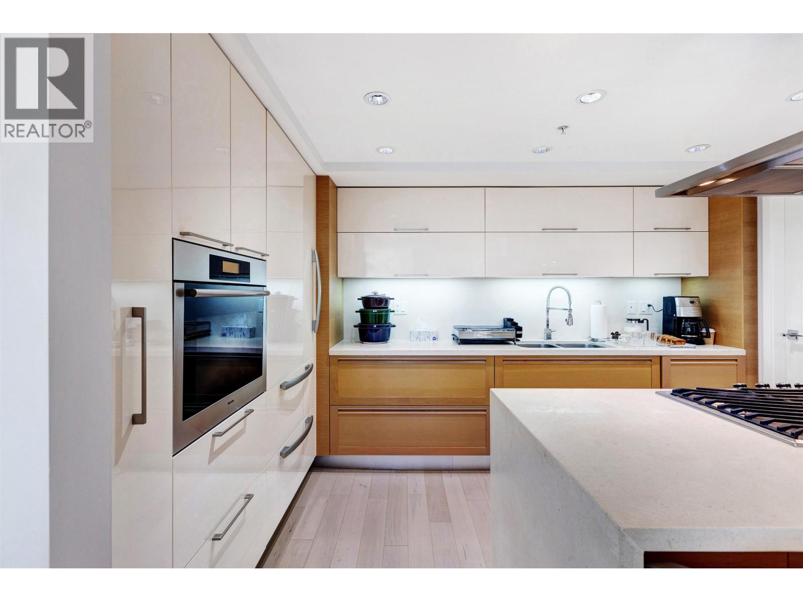 305 8 Smithe Mews, Vancouver, British Columbia  V6B 0A5 - Photo 7 - R3001108