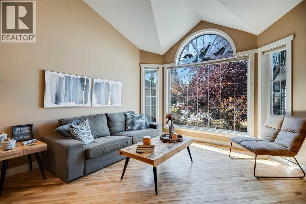 113 Somerside Green Sw, Calgary, Alberta  T2Y 3G6 - Photo 5 - A2274710