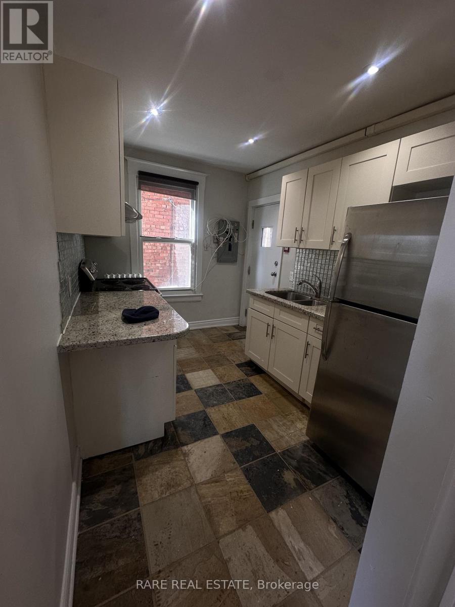 4 - 196 ROBERT STREET, Toronto, Ontario