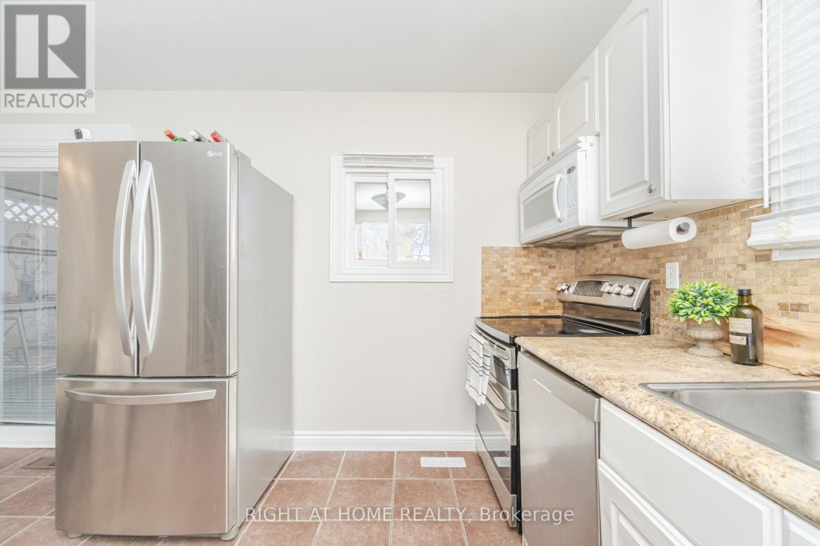 17 White Owl Crescent, Brantford, Ontario  N3P 1A1 - Photo 14 - X12614690