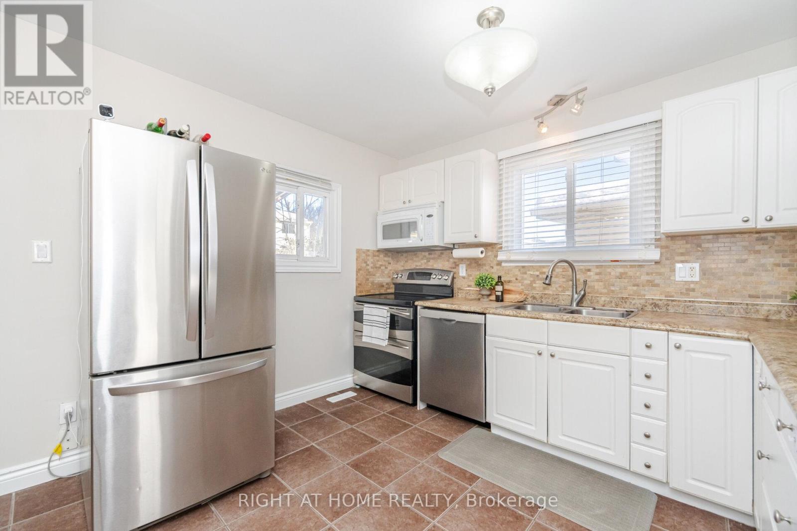 17 White Owl Crescent, Brantford, Ontario  N3P 1A1 - Photo 12 - X12614690