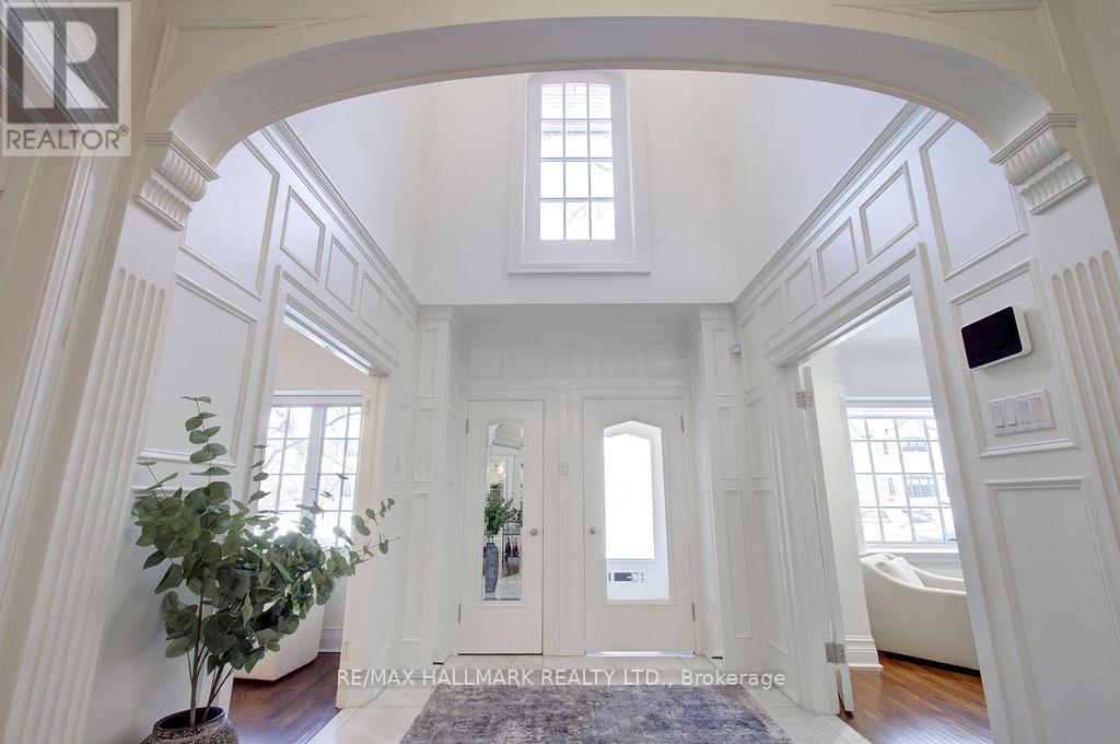 19 Whitney Avenue, Toronto, Ontario  M4W 2A7 - Photo 3 - C12744652