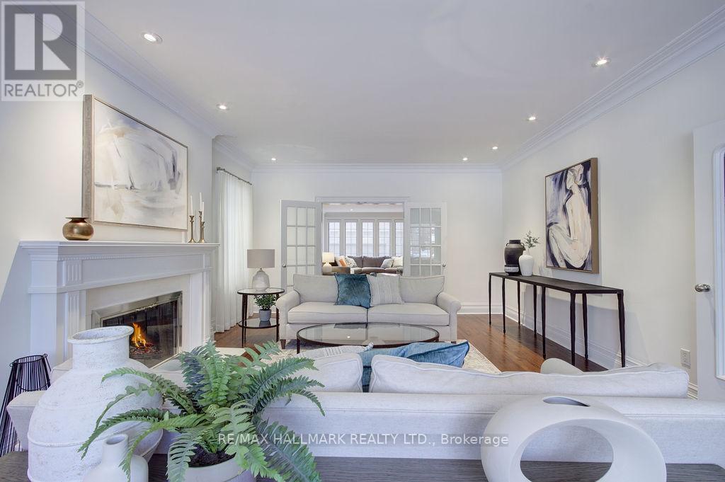 19 Whitney Avenue, Toronto, Ontario  M4W 2A7 - Photo 6 - C12744652