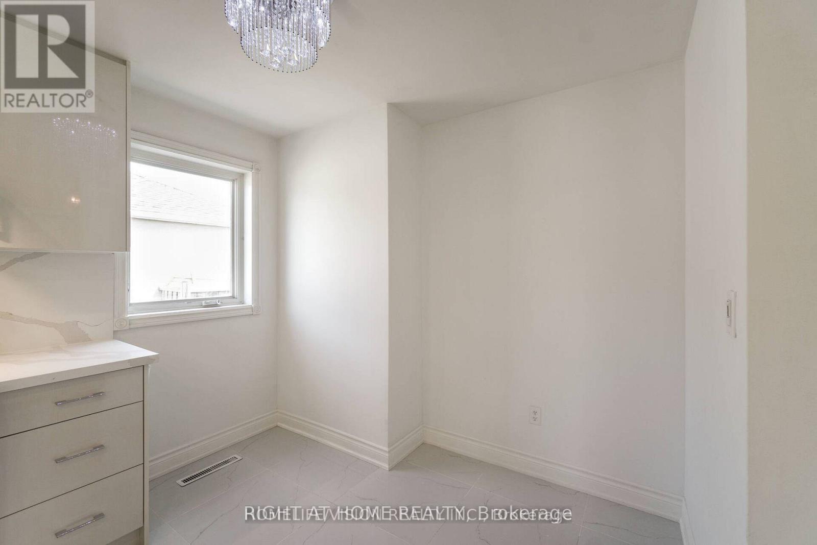 Main - 5 Orlando Boulevard, Toronto, Ontario  M1R 3N5 - Photo 11 - E12744640