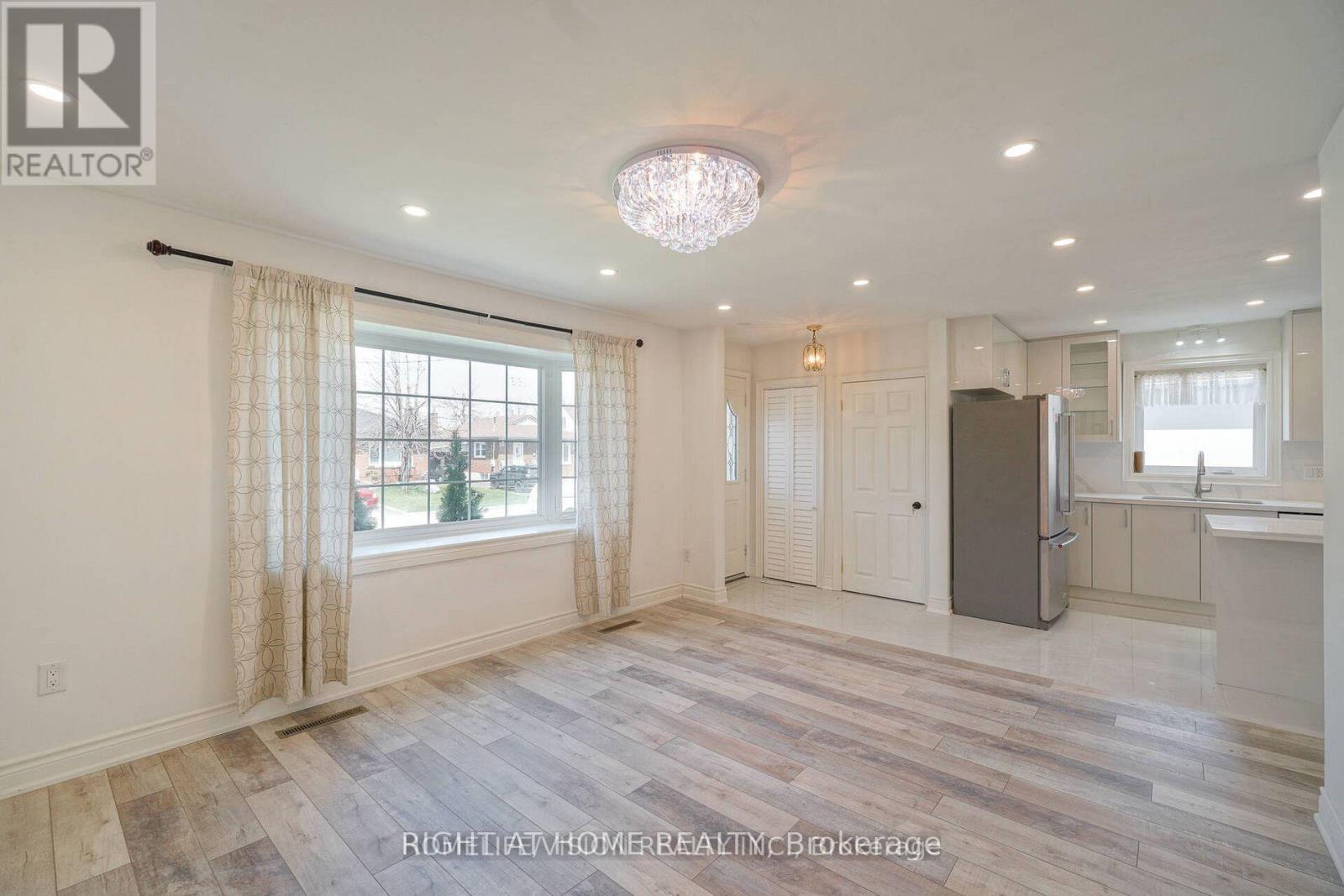 Main - 5 Orlando Boulevard, Toronto, Ontario  M1R 3N5 - Photo 4 - E12744640