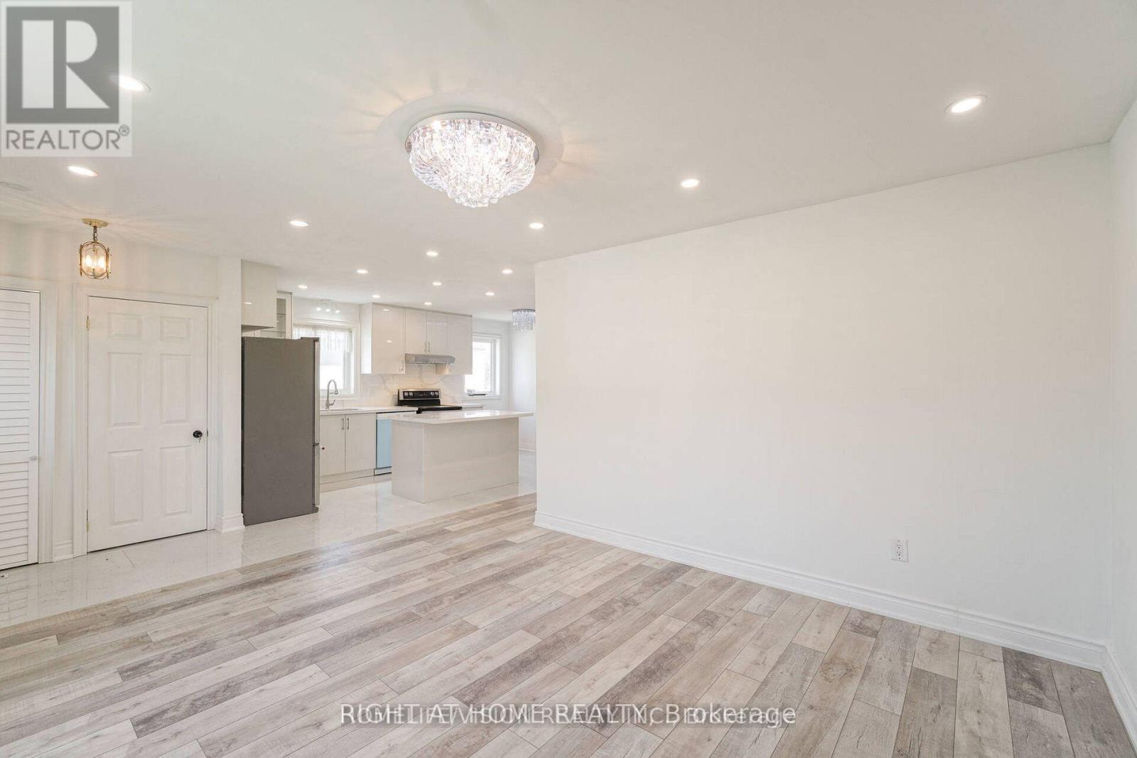 Main - 5 Orlando Boulevard, Toronto, Ontario  M1R 3N5 - Photo 5 - E12744640