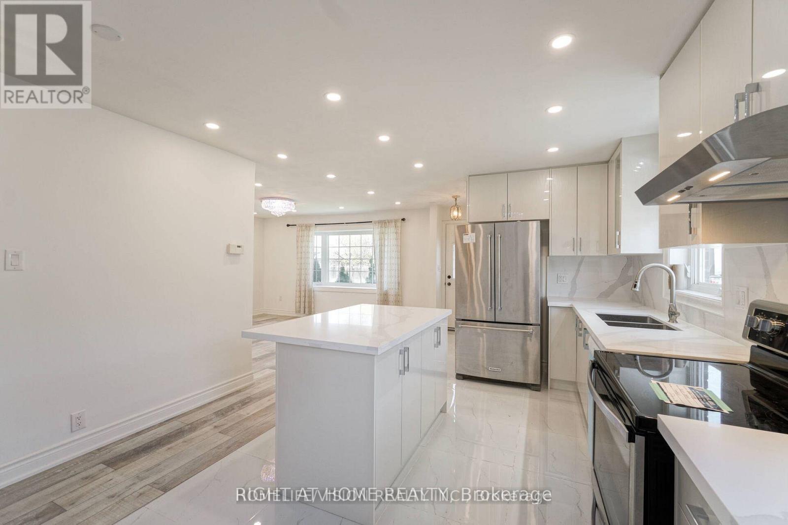 Main - 5 Orlando Boulevard, Toronto, Ontario  M1R 3N5 - Photo 6 - E12744640