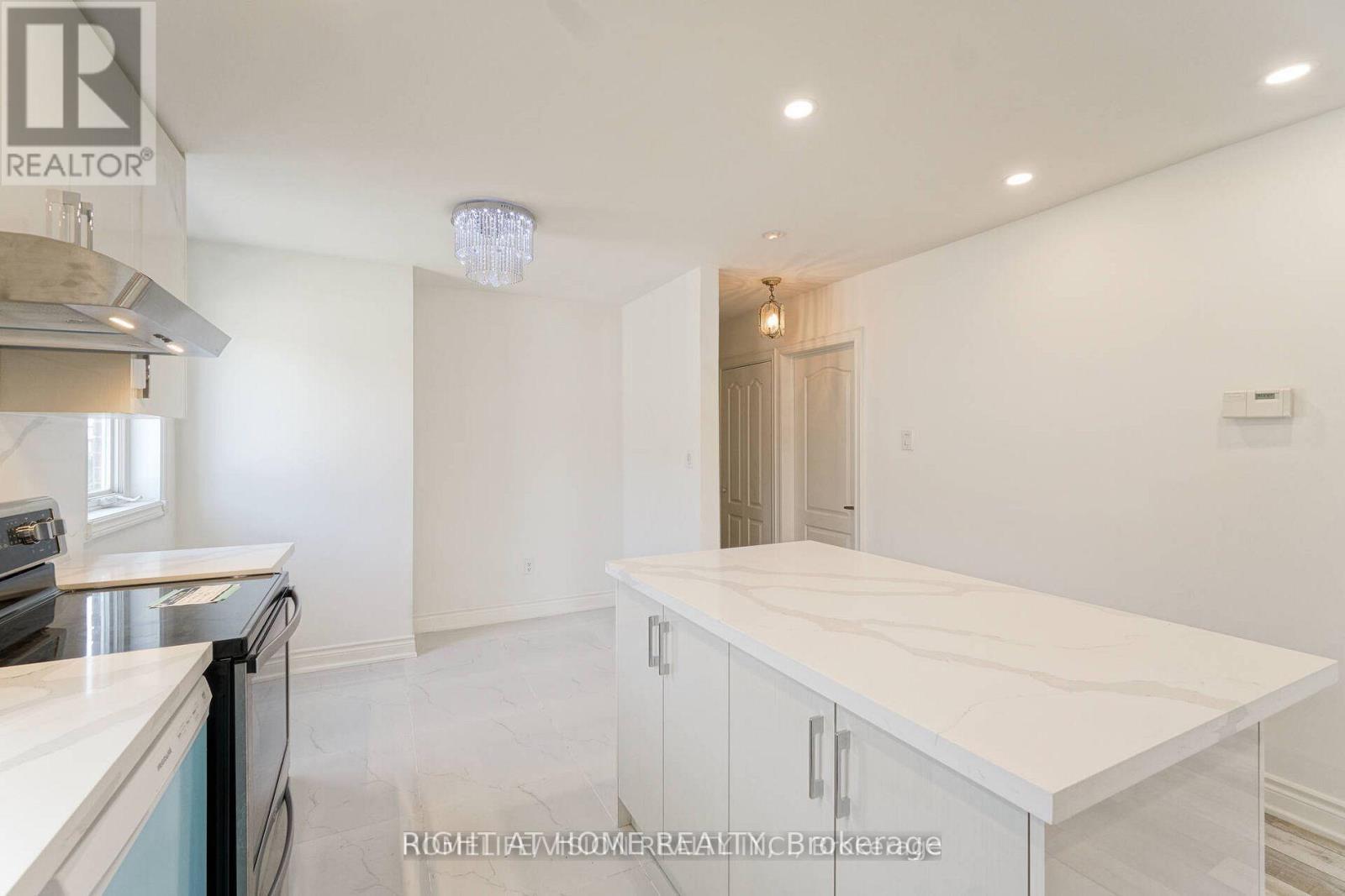 Main - 5 Orlando Boulevard, Toronto, Ontario  M1R 3N5 - Photo 9 - E12744640