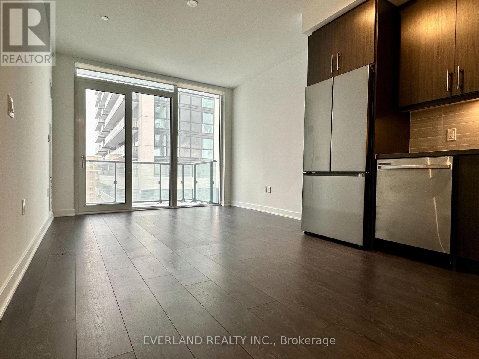 1004 - 105 Oneida Crescent, Richmond Hill, Ontario  L4B 0B1 - Photo 2 - N12744656