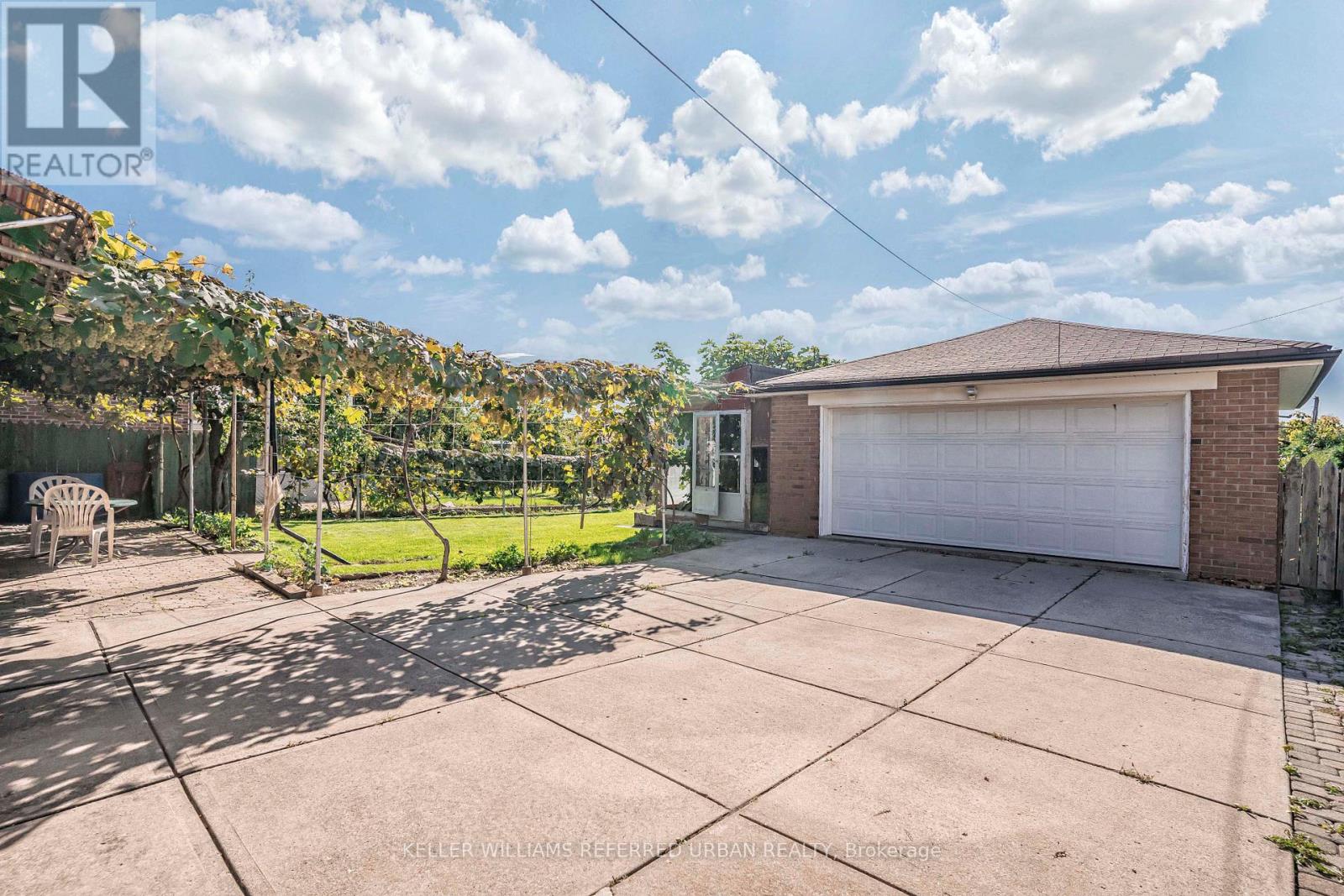 12 Erie Street, Toronto, Ontario  M6L 2P7 - Photo 21 - W12744646