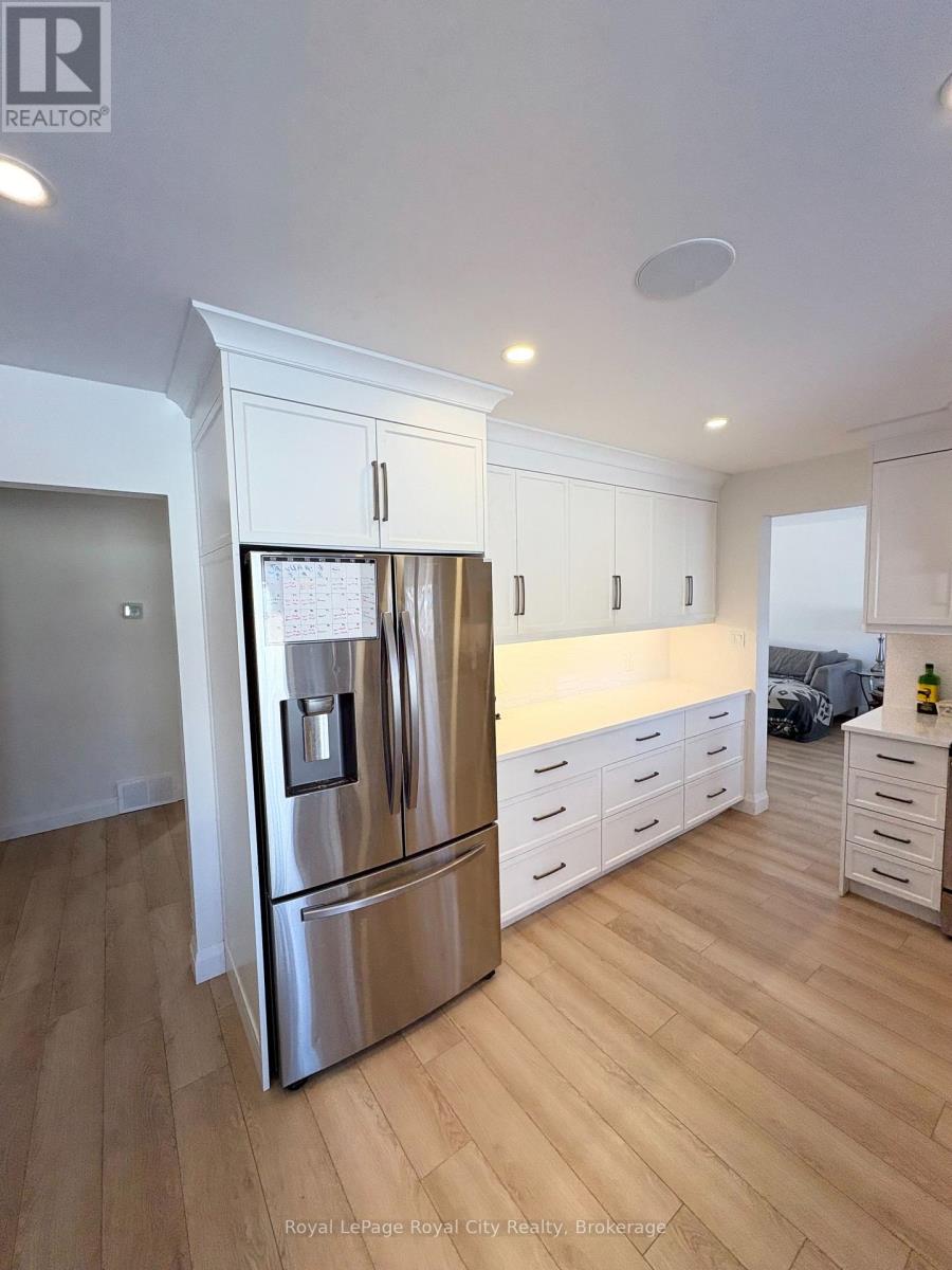 82 Gunn Avenue, Cambridge, Ontario  N3C 3J7 - Photo 11 - X12690202