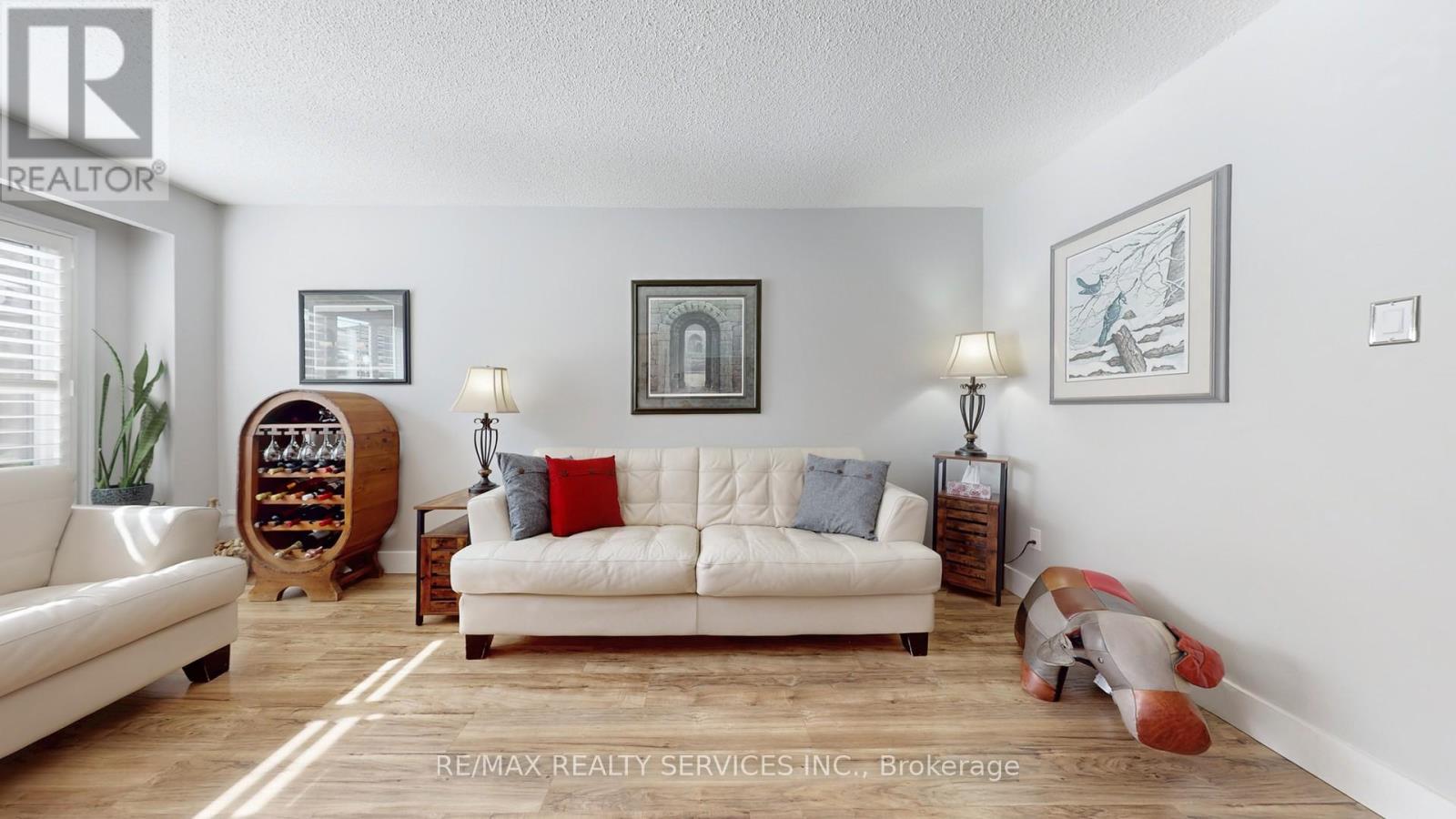 72 Carisbrooke Court, Brampton, Ontario  L6S 3K1 - Photo 9 - W12744660