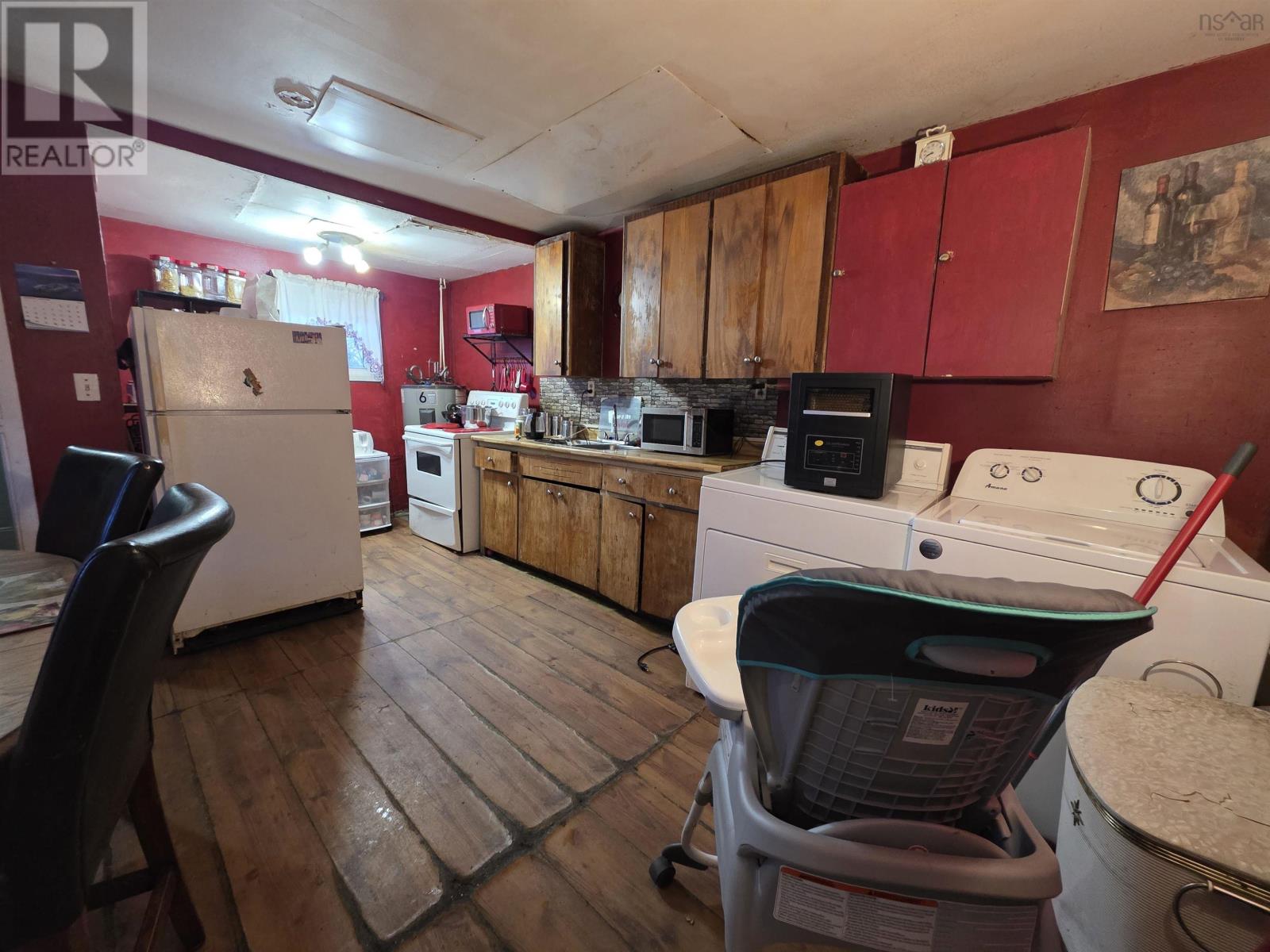 15 Guy Street, Sydney Mines, Nova Scotia  B1V 2N5 - Photo 5 - 202601816