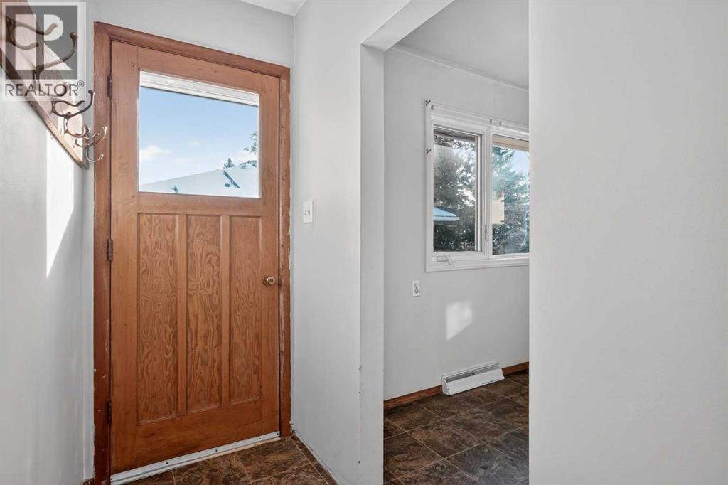 44 Winslow Crescent Sw, Calgary, Alberta  T3C 2R1 - Photo 14 - A2276396