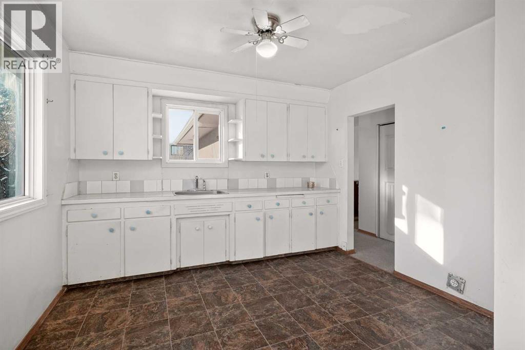 44 Winslow Crescent Sw, Calgary, Alberta  T3C 2R1 - Photo 10 - A2276396