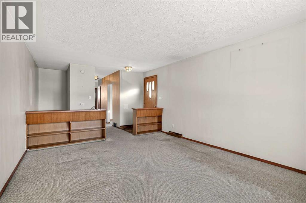 44 Winslow Crescent Sw, Calgary, Alberta  T3C 2R1 - Photo 5 - A2276396