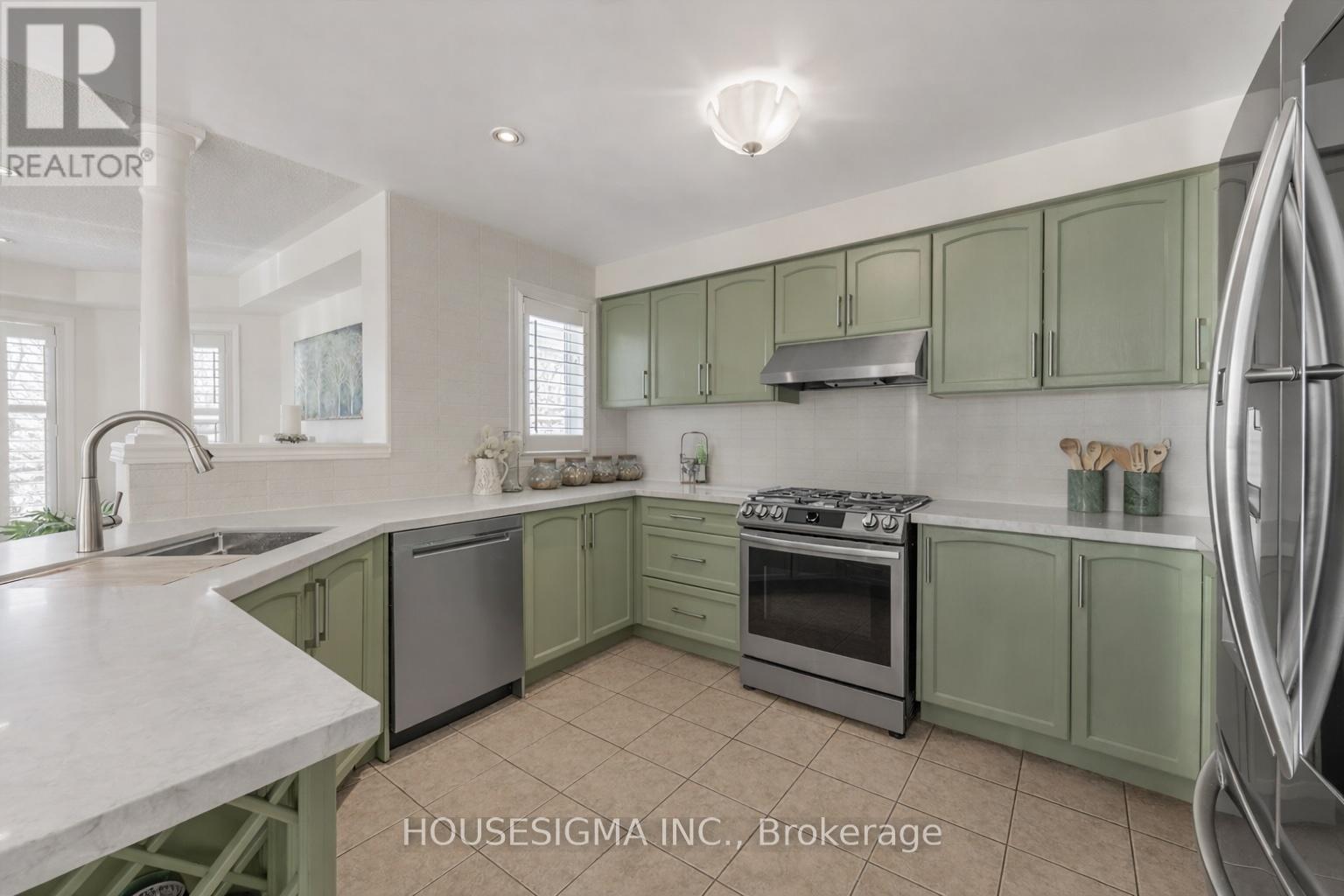 123 Root Crescent, Ajax, Ontario  L1T 4L5 - Photo 9 - E12742408